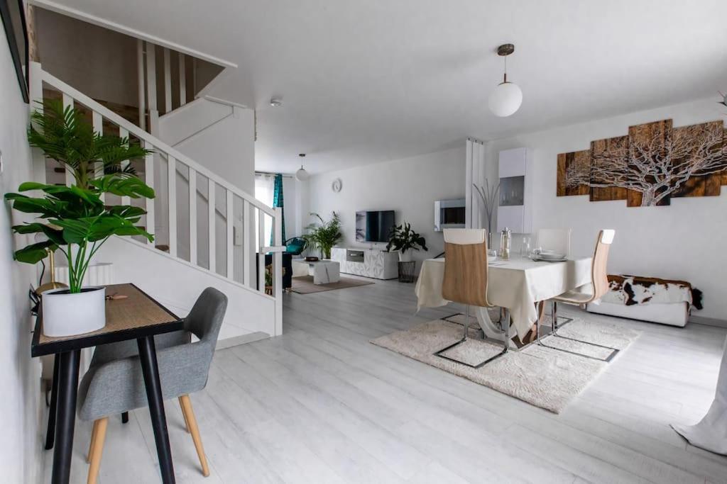 Appartement Forest Chic : Maison San Marina à Parmain Extérieur photo